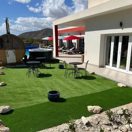 Casa Andmar - Mountain Retreat La Romana