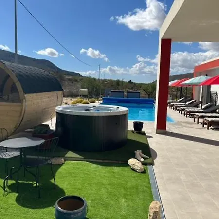 Casa Andmar - Mountain Retreat Bed & Breakfast La Romana